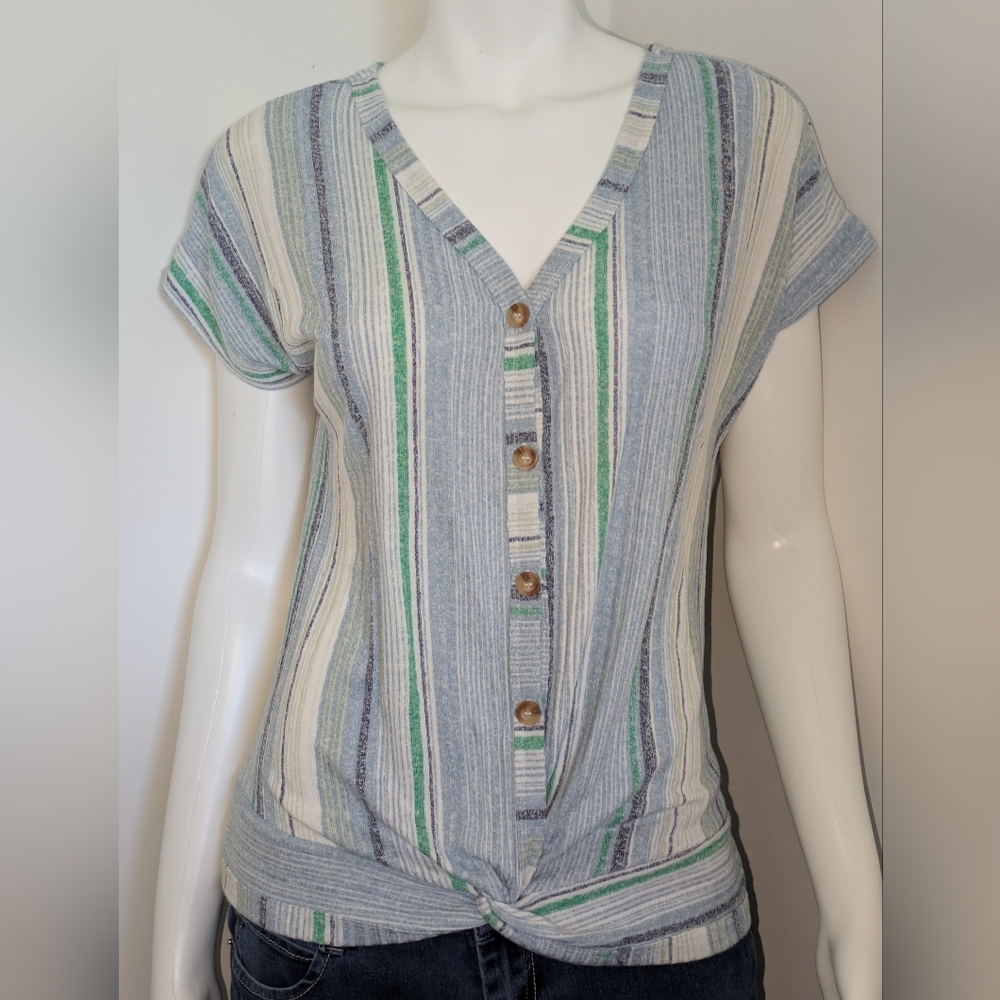 Above & Beyond size Small Top